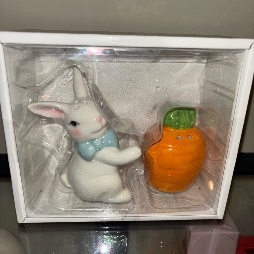 Ceramic Bunny and Carrot Salt & Pepper Shaker Set - White & Orange